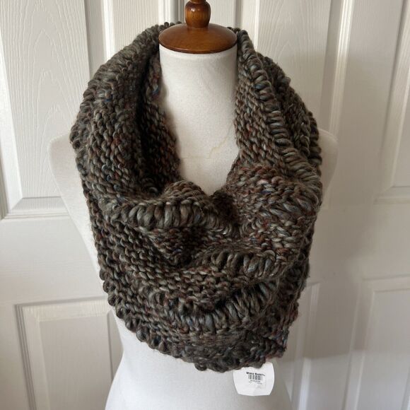 World Market Accessories - World Market Womens Infinity Scarf Green Cable Knit Warm Cozy Circle Wrap Chunky